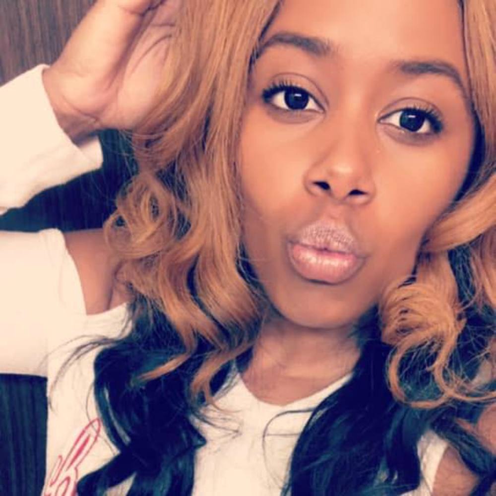 Meet your Posher, Dinika